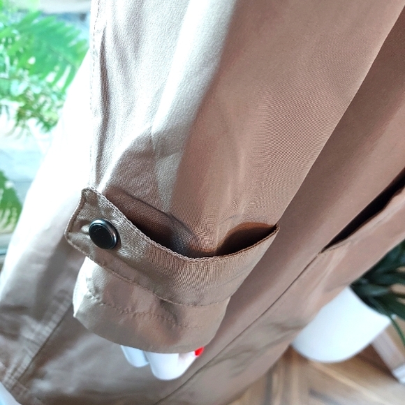 Lands'End Hooded Snap Front 3/4 Length Raincoat with Deep Pocket Snap Detail. - Picture 4 of 16